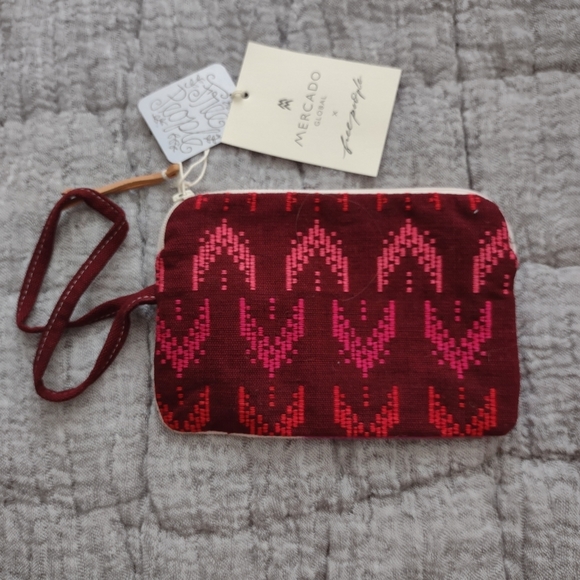 NWT Free People wristlet - Picture 2 of 4